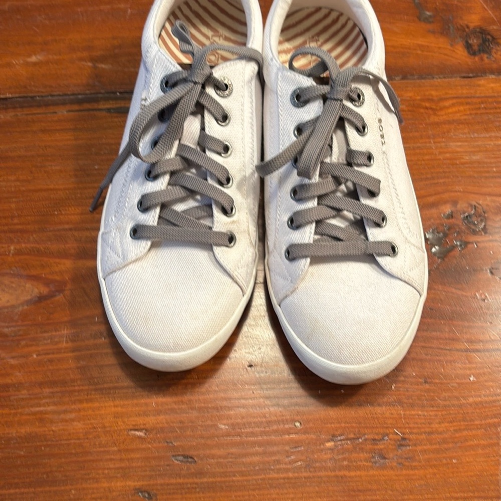 Taos Footwear White Sneakers with Gray Laces
